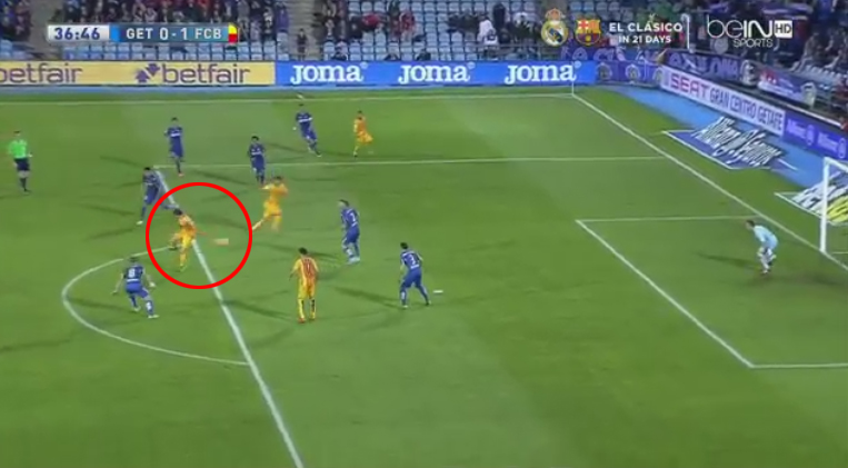 Fantastická pätička Sergi Roberta pri góle Suareza proti Getafe (VIDEO)