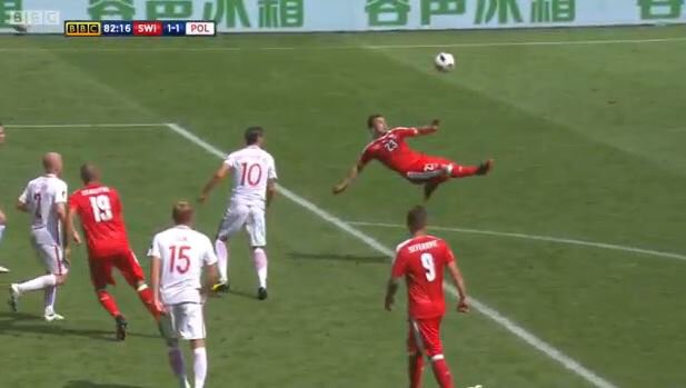 Toto musíte vidieť: Švajčiar Shaqiri vyrovnal proti Poľsku jednoznačne najkraším gólom turnaja! (VIDEO)