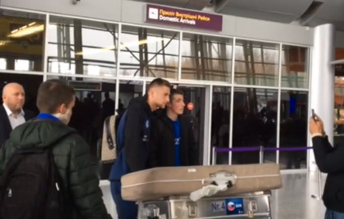 Hviezda, Nehviezda, Milan Škriniar musel ako jeden z najmladších členov reprezentácie tlačiť kufor s batožinou! (VIDEO)