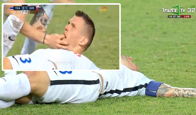 Hororový pohľad na Martina Škrtela. V zápase s Thajskom zostal bezvládne ležať na trávniku! (VIDEO)