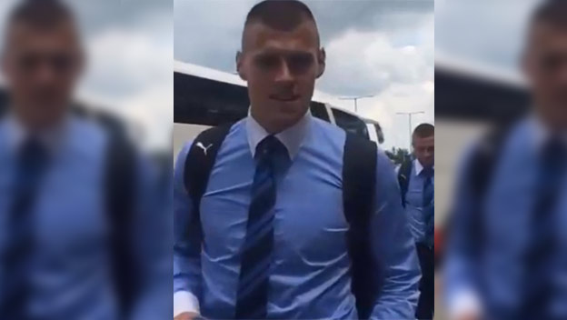 Keď Martin Škrtel prichádza na letisko pred odchodom na EURO 2016! (VIDEO)
