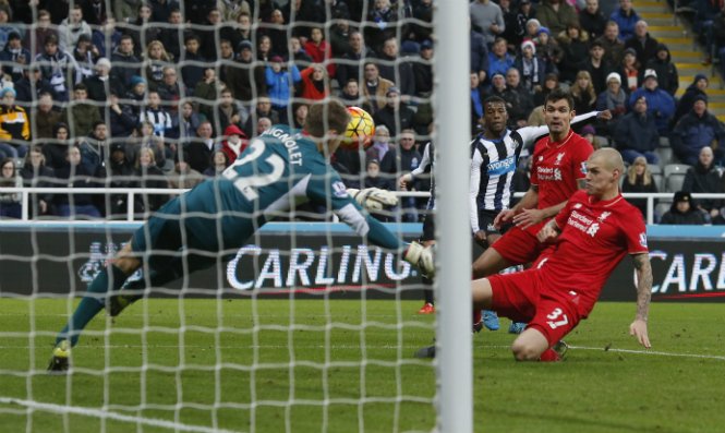 Martin Škrtel si dal vlastný gól, Liverpool prehral s Newcastlom (VIDEO)