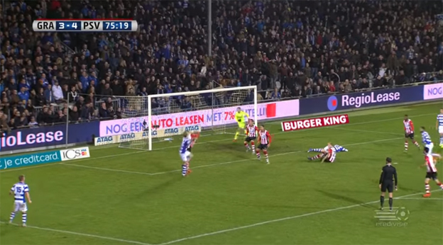 Futbalisti De Graafschapu mali proti PSV 6 šancí za 30 sekúnd, gól ale nedali! (VIDEO)