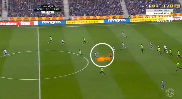 Futbalista Porta hitom internetu: Sledujte jeho neskutočný šprint pri snahe o zastavenie protiútoku! (VIDEO)