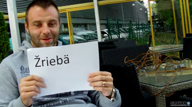 Slovanisti majú stále dôvod na úsmev: Starosta takto skúša Slovincov zo slovenčiny! (VIDEO)