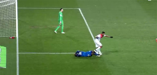 Costa má konkurenciu: Pozrite si nechutný zákrok futbalistu Monaka!