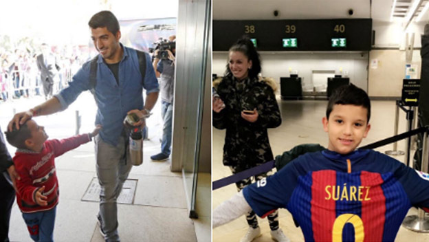 Luis Suarez nezabudol: Malému chlapcovi sľúbil pri príchode do Sevilly dres. Pri odchode domov ho vytiahol z batohu a venoval mu ho! (VIDEO)