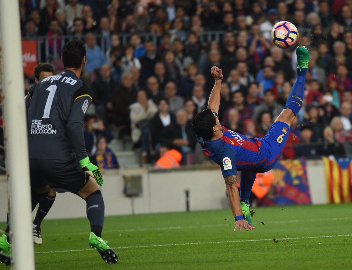 Luis Suarez a jeho parádny gól nožničkami do siete Seville! (VIDEO)