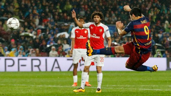 Famózny gól Luisa Suareza do siete Arsenalu Londýn! (VIDEO)