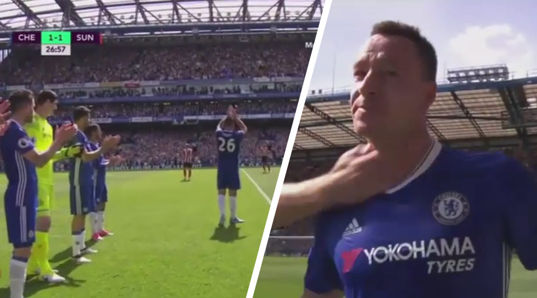 Krásne gesto pre Johna Terryho v poslednom zápase za Chelsea. Podľa jeho čísla dresu ho vystriedali v 26. minúte! (VIDEO)