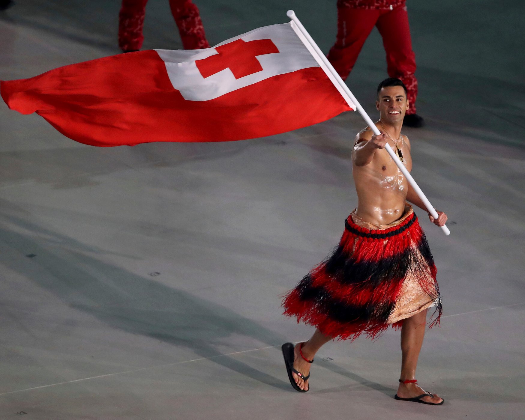 To je frajer: Všetci sa báli zimy na otváracom ceremoniáli Pjongčangu. Vlajkonosič Tonga s tým vôbec problém nemal! (VIDEO)