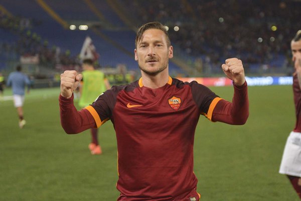 AS Rím prehrával v 86. minúte 1:2, nastúpil Totti a za 3 minúty dal dva góly! (VIDEO)