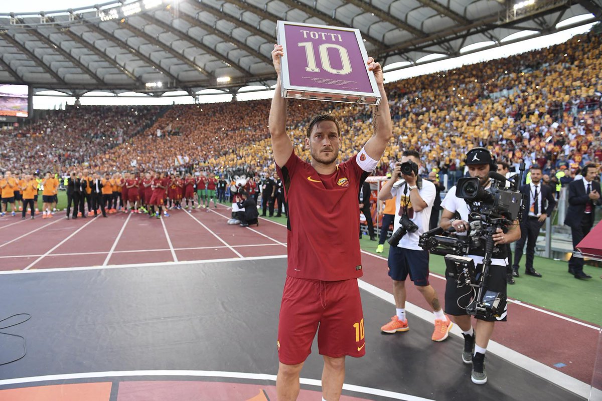 Ďalšia legenda skončila: Francesco Totti sa po poslednom zápase za AS Rím neubránil slzám! (VIDEO)