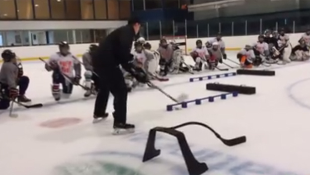 Takto trénujú deti v hokejovom kempe v Kanade, najskôr im to ukázal tréner! (VIDEO)