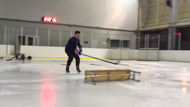 Ruský tréner predviedol, ako trénuje mladé hokejové nádeje v Petrohrade (VIDEO)