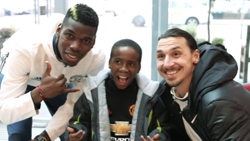 11-ročný fanúšik United s mozgovou obrnou sa stretol s Pogbom a Ibrahimovičom: Nikdy sa nevzdám! (VIDEO)