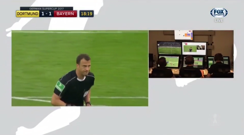 V zápase nemeckého superpohára medzi Bayernom a Dortmundom zlyhala videotechnológia pri jej premiére. Gól Lewandowského nemal platiť! (VIDEO)