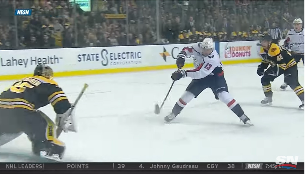 21-ročný český talent Jakub Vrána strelil v NHL parádny gól po sóle cez celú obranu Bostonu! (VIDEO)