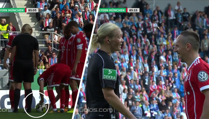 Vtipálek Ribéry si vystrelil z mladej rozhodkyne a rozviazal jej šnúrku. Následne strelil parádny gól z priameho kopu! (VIDEO)