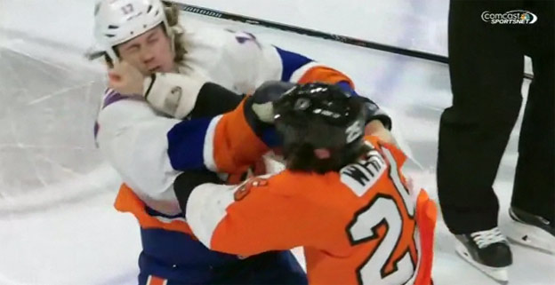 Bitka v NHL: Zlomenie nosa v spomalenom zábere!