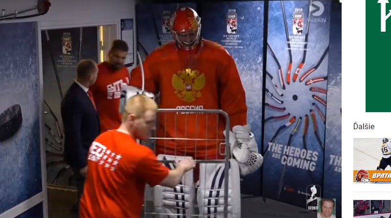 Brankár Ruska hitom Internetu: Jeho jazda na vozíku s hudbou z Hviezdnych vojen baví fanúšikov! (VIDEO)