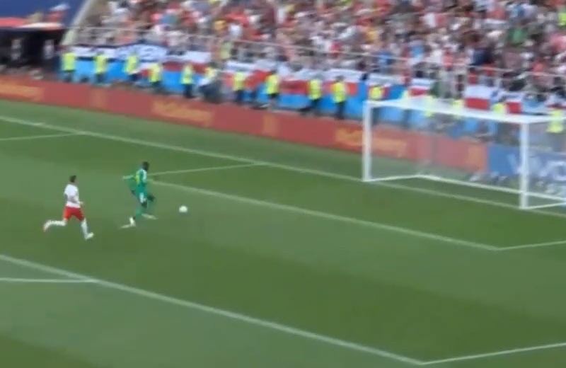 Obrovský kiks obrany Poľska pri prehre so Senegalom. Komentátor kričal Jesus Maria! (VIDEO)