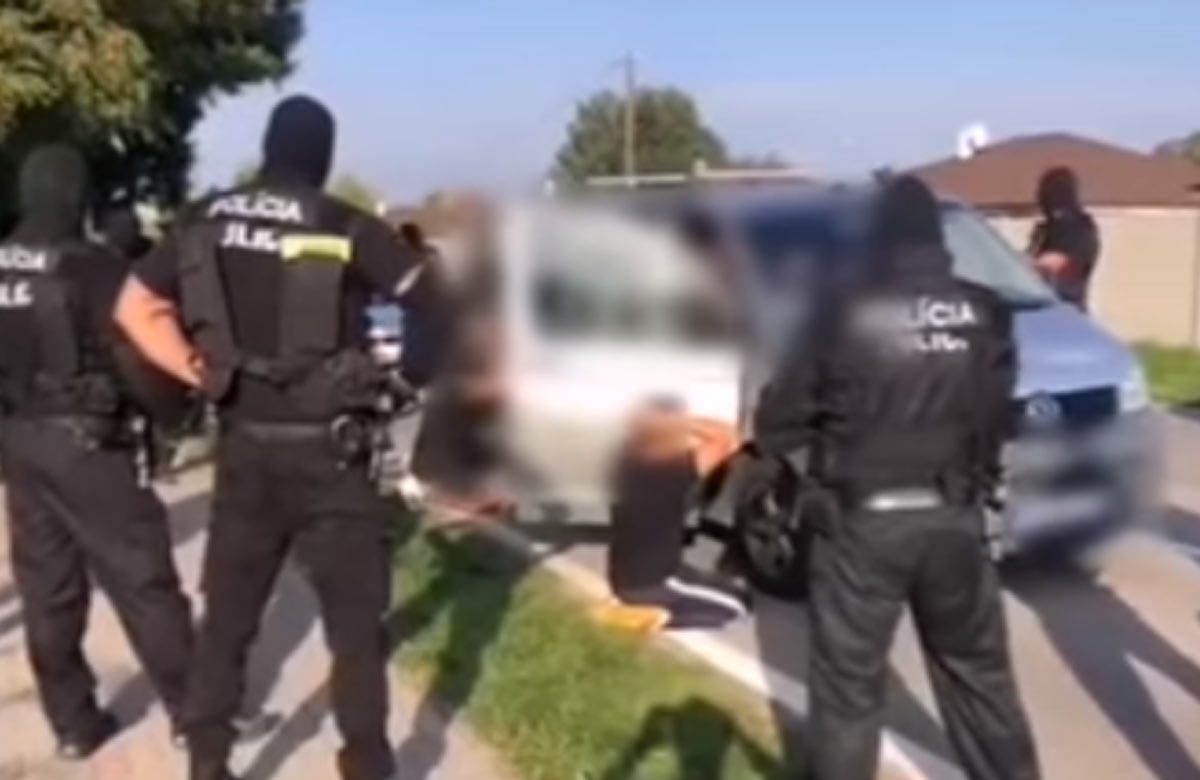 VIDEO: Polícia chytila fanúšikov Trnavy, ktorí napadli starších manželov