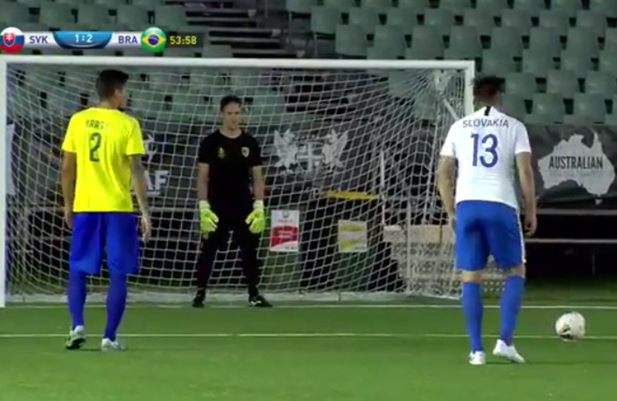 Rozhodujúci moment: Brankár Brazílie chytil Slovensku penaltu v nadstavenom čase (VIDEO)