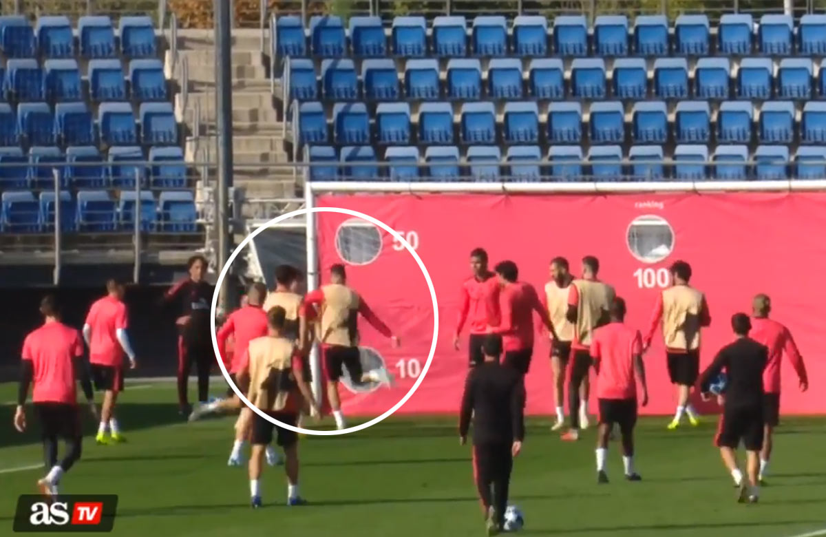 Sergio Ramos pred zápasom s Plzňou: Frustrovaný na tréningu kopol loptu do mladého spoluhráča! (VIDEO)