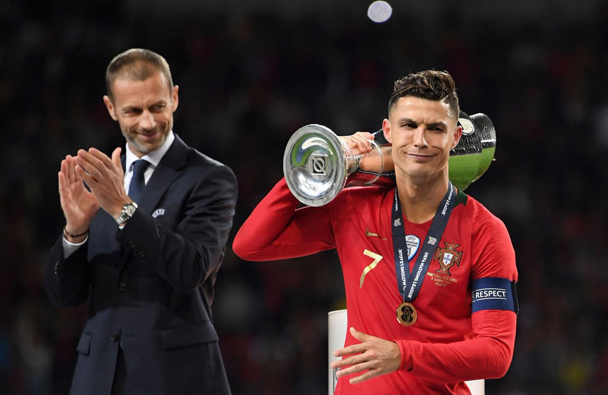 Cristiano Ronaldo preberá trofej pre víťaza Ligy Národov! (VIDEO)