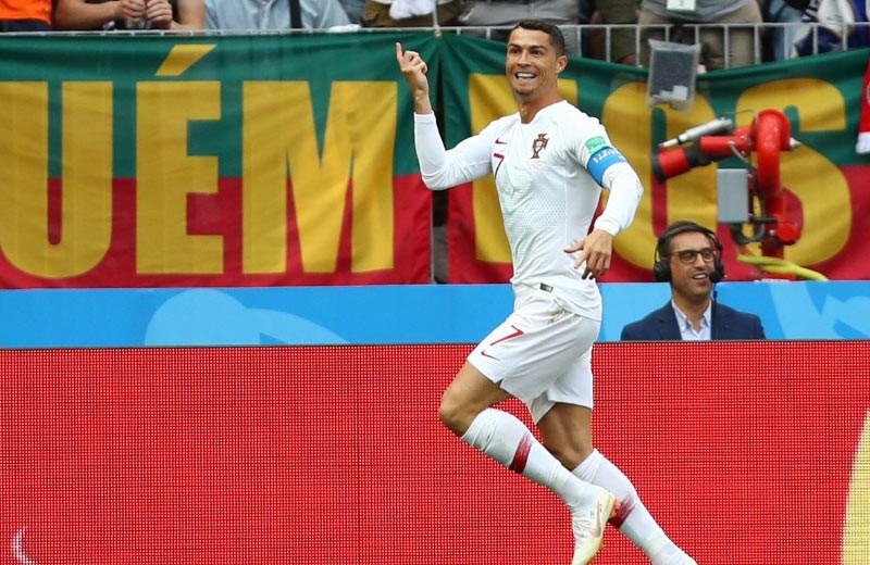 Nezastaviteľný Ronaldo: V 4. minúte posiela po nechytateľnej hlavičke Portugalsko do vedenia! (VIDEO)