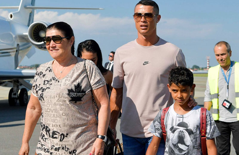 Cristiano Ronaldo dorazil do Turína. Juventus ho zajtra oficiálne predstaví! (VIDEO)