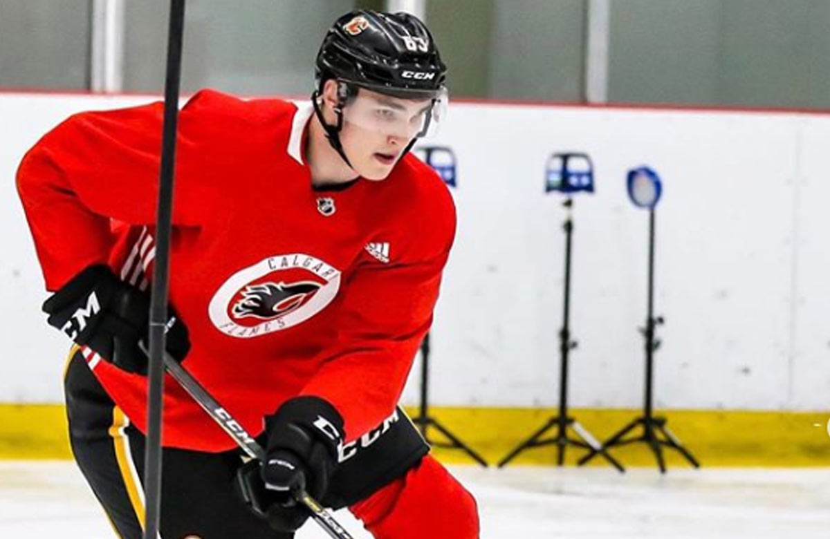 Adam Ružička môže byť prvý center NHL. V novej sezóne by si mal zahrať za Calgary! (VIDEO)