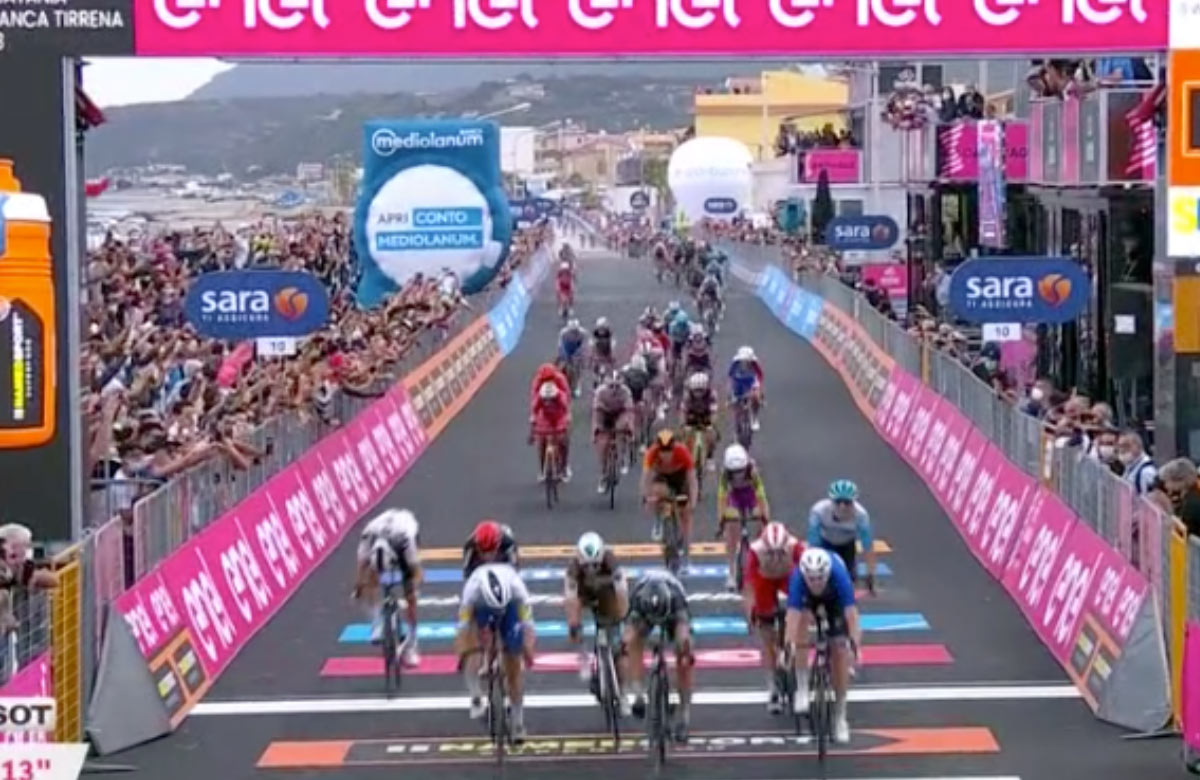 Peter Sagan tesne prišiel o etapový triumf na Giro d'Italia 2020 (VIDEO)