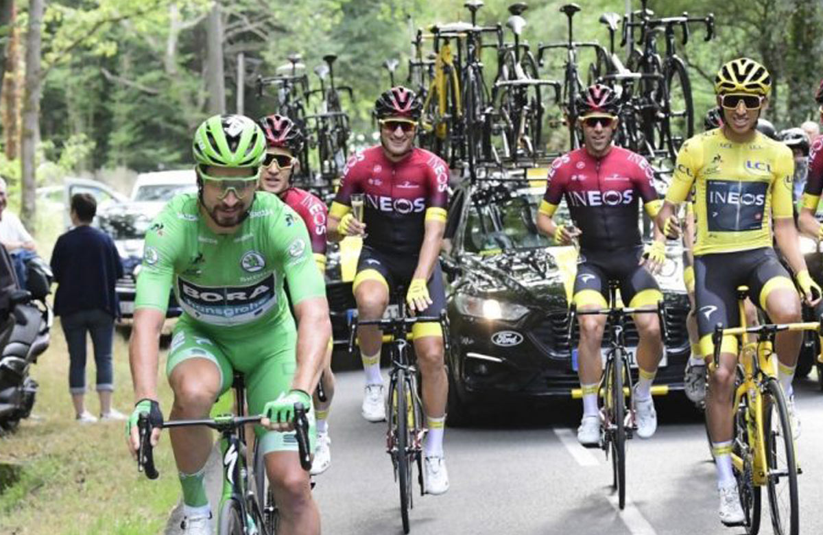 Ako Peter Sagan pokazil fotku víťazného tímu na Tour de France! (VIDEO)