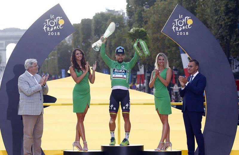 Peter sagan si na Champs-Élysées preberá zelený dres na Tour de France: Sú to neskutočné pocity! (VIDEO)