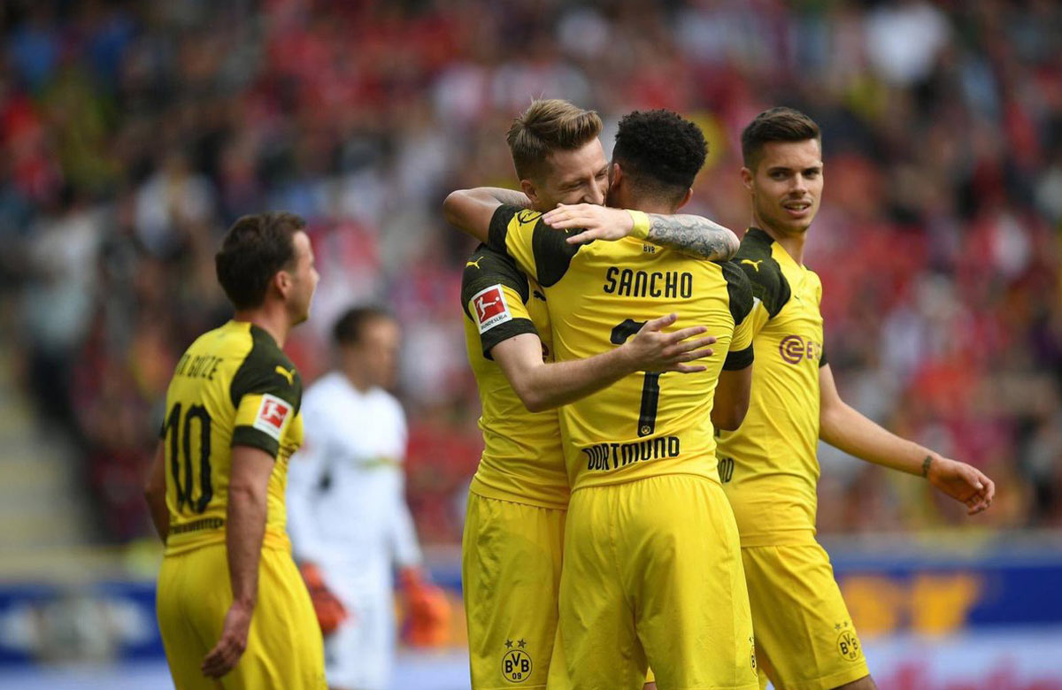 Ako z futbalovej učebnice: Dortmund predviedol proti Freiburgu dokonalú tímovú akciu! (VIDEO)