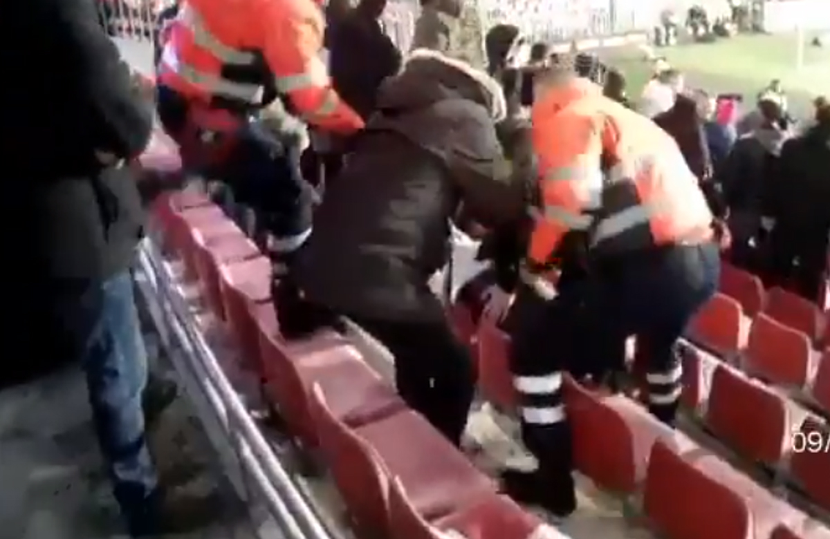 Fanúšik Plzne trafil ženu s delobuchom počas zápasu na Sparte. Hrozí mu 10 ročné väzenie! (VIDEO)
