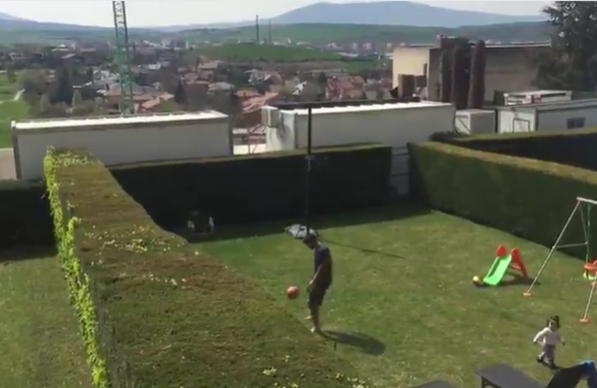 Futbalisti Osasuny bavia internet s nápadom počas karantény (VIDEO)
