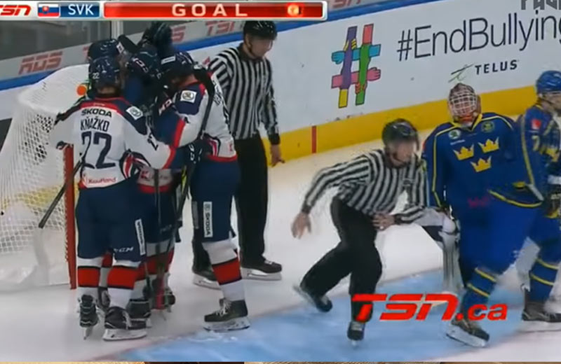 Sympatický výkon našej hokejovej 18-ky. Na Hlinka Gretzky Cupe bojovali proti favorizovanému Švédsku! (VIDEO)