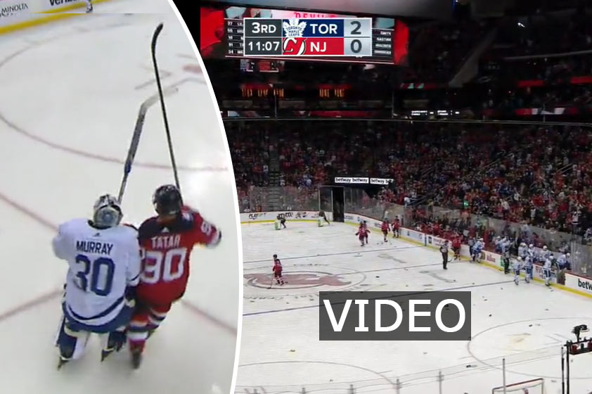 Nevídaná vec NHL: Fanúšikovia New Jersey Devils zahádzali ľad odpadkami