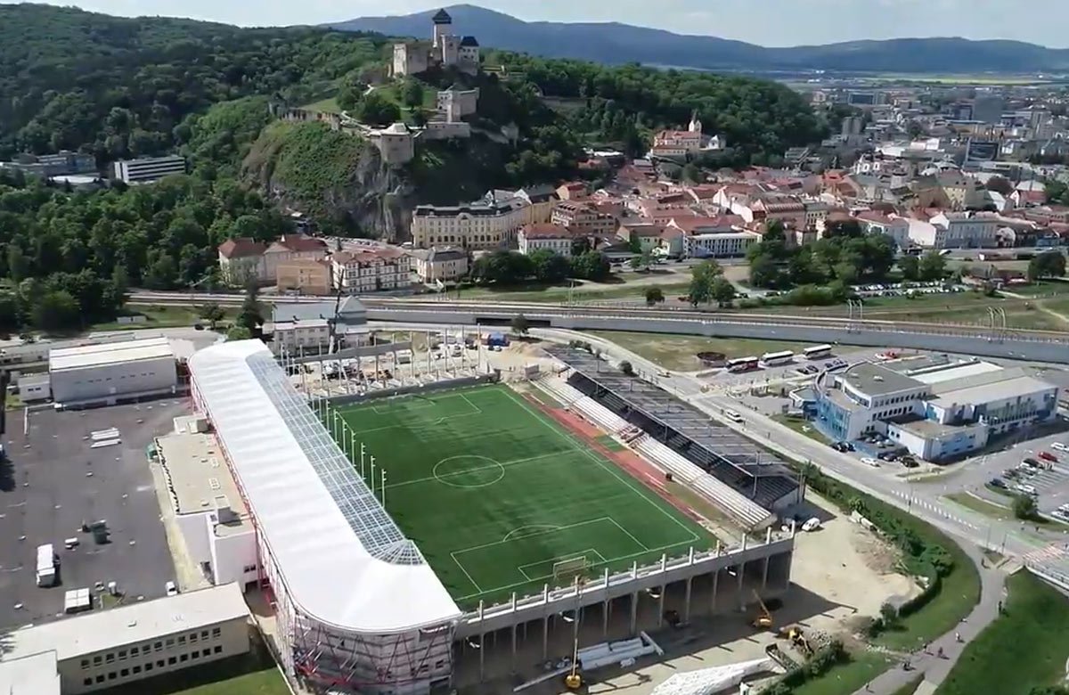 Priebeh výstavby krásneho nového štadióna v Trenčíne (VIDEO)