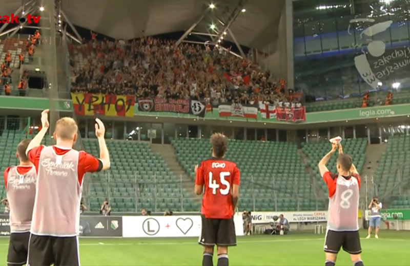 Parádna ďakovačka futbalistov Spartaka Trnava spolu s fanúšikmi po triumfe nad Legiou Varšava! (VIDEO)