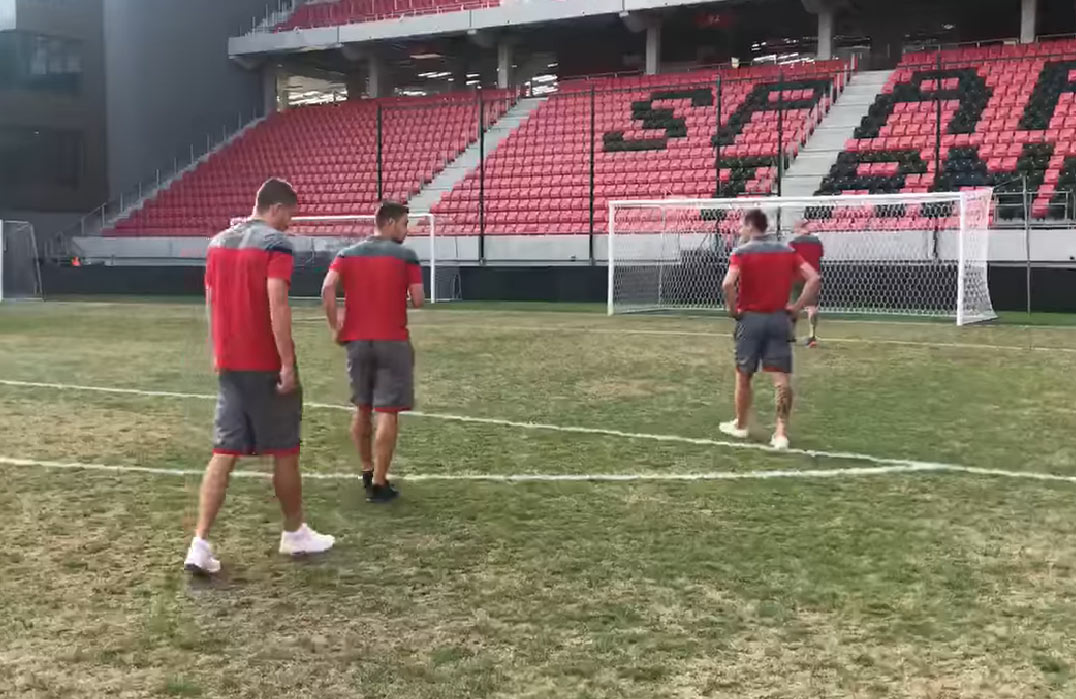 Obrovská hanba: Trávnik na štadióne V Trnave je pred odvetou s Crvenou Zvezdou v katastrofálnom stave! (VIDEO)