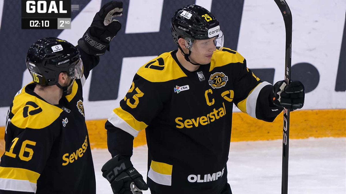 Životná forma Adama Lišku v KHL: Slovenský kapitán režíroval divokú prestrelku, jeho séria berie dych