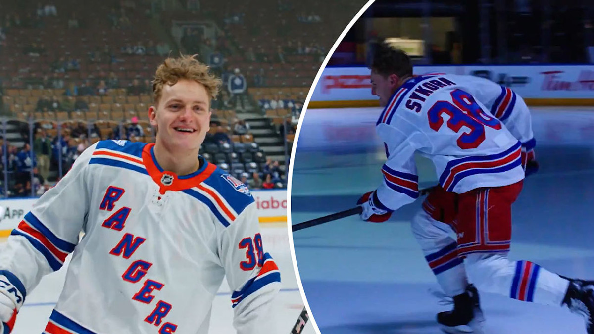 Adam Sýkora si nováčikovské kolečko v NHL evidentne užil. Tréner ho po debute vychválil