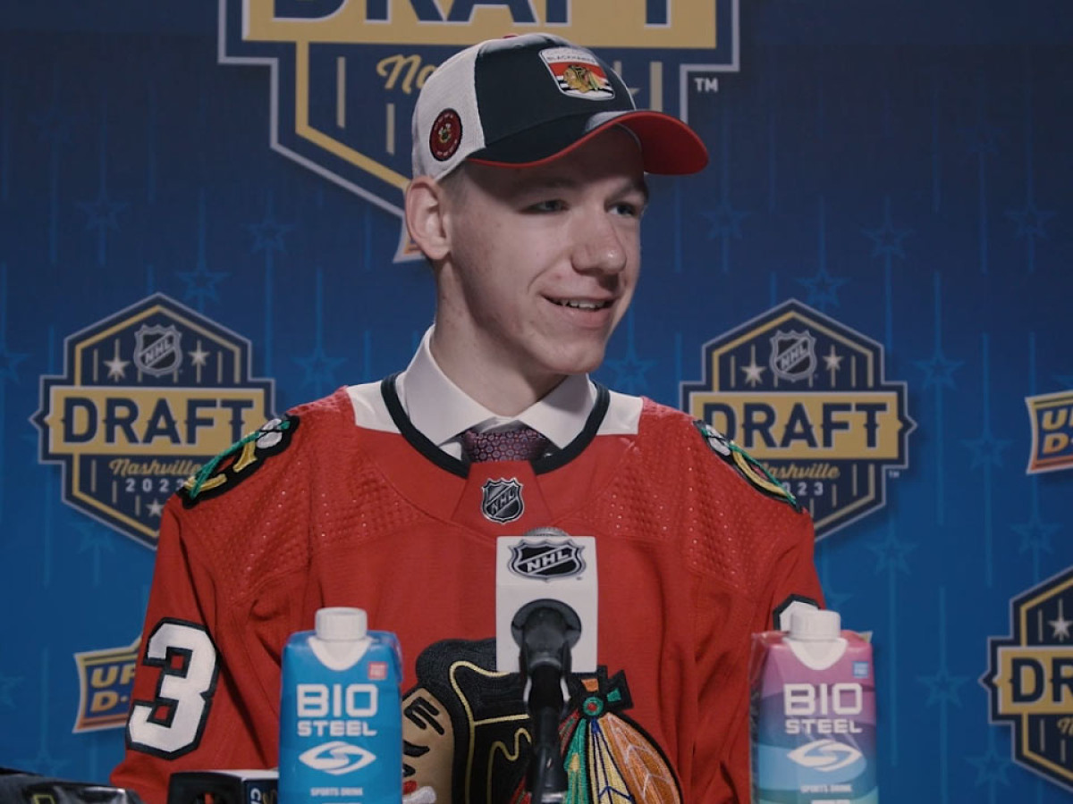 Životný krok pre slovenského brankára: Adam Gajan podpísal nováčikovskú zmluvu s Chicagom Blackhawks