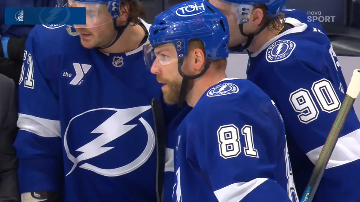 Erik Černák odohral 500. zápas v NHL, Tampa oslávila jeho jubileum výhrou