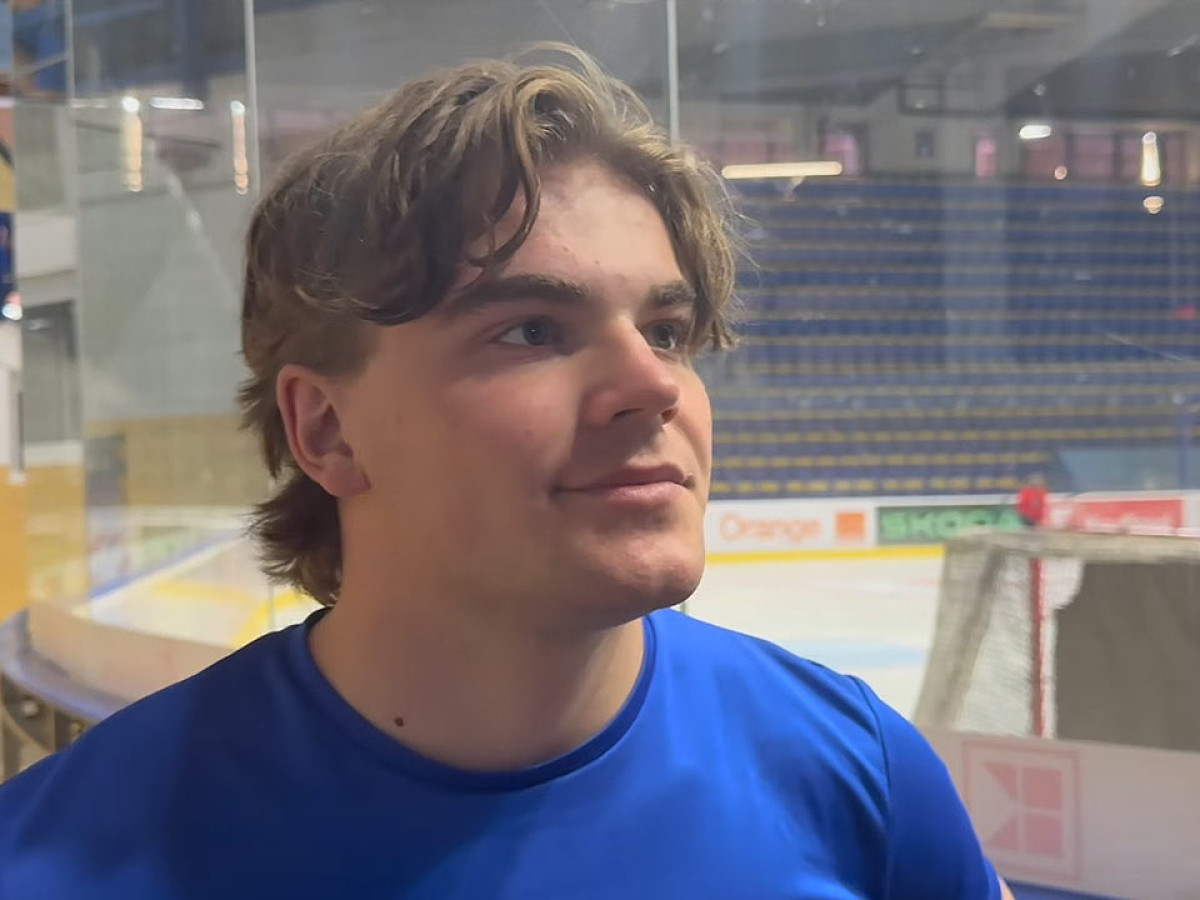 Ďalší Slovák v zámorí. Draftový výber Detroitu Michal Svrček podpísal zmluvu v OHL