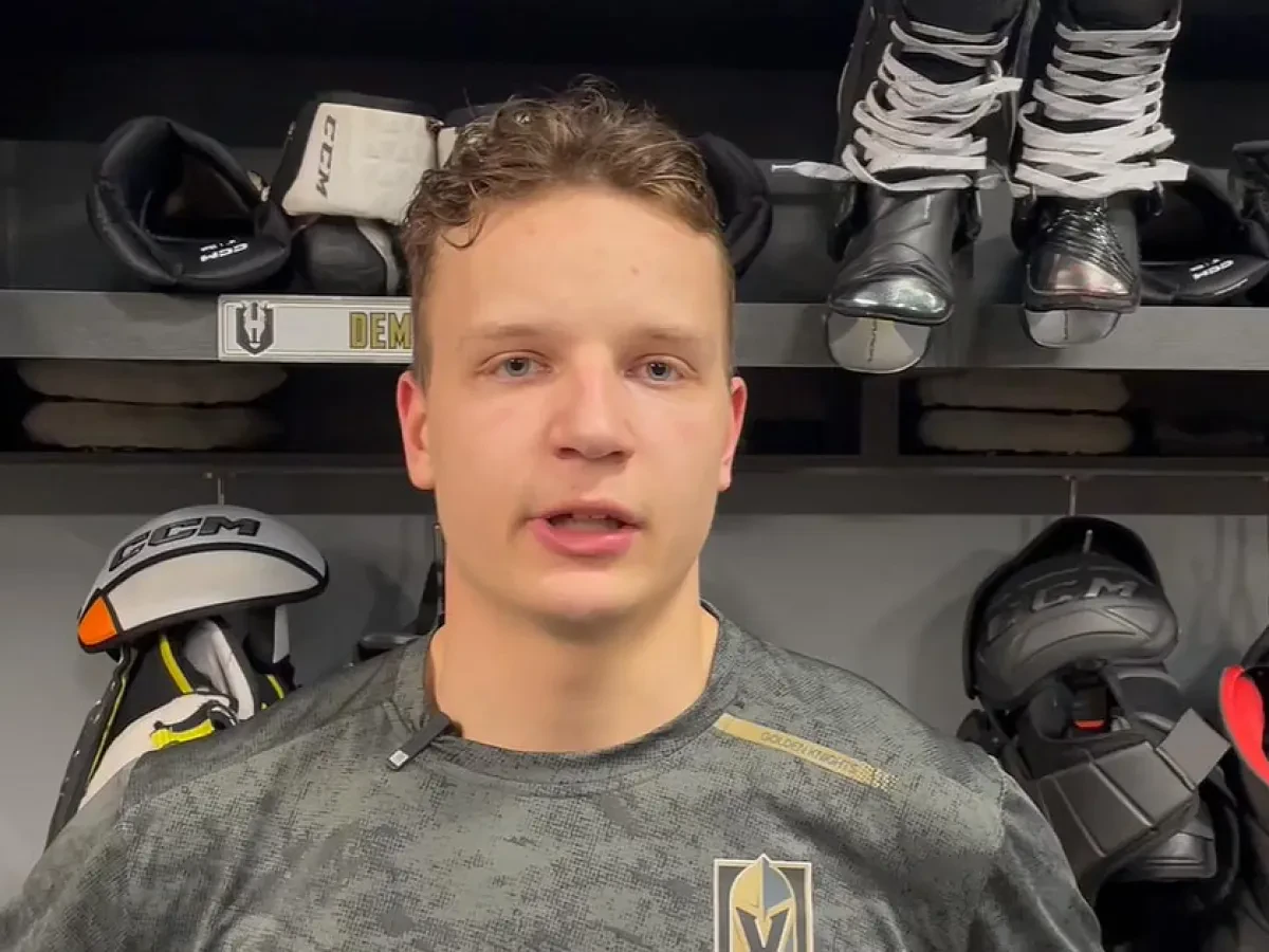 Demek zostáva „zlatým rytierom“: S Vegas podpísal novú zmluvu, na debut v NHL stále čaká